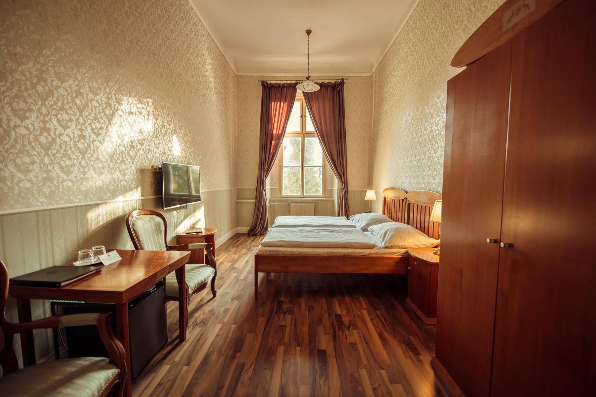 Hotel Kastiel Mojmírovce Esterno foto