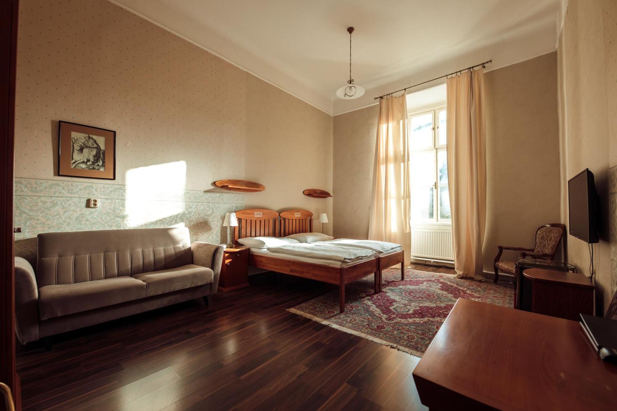 Hotel Kastiel Mojmírovce Esterno foto