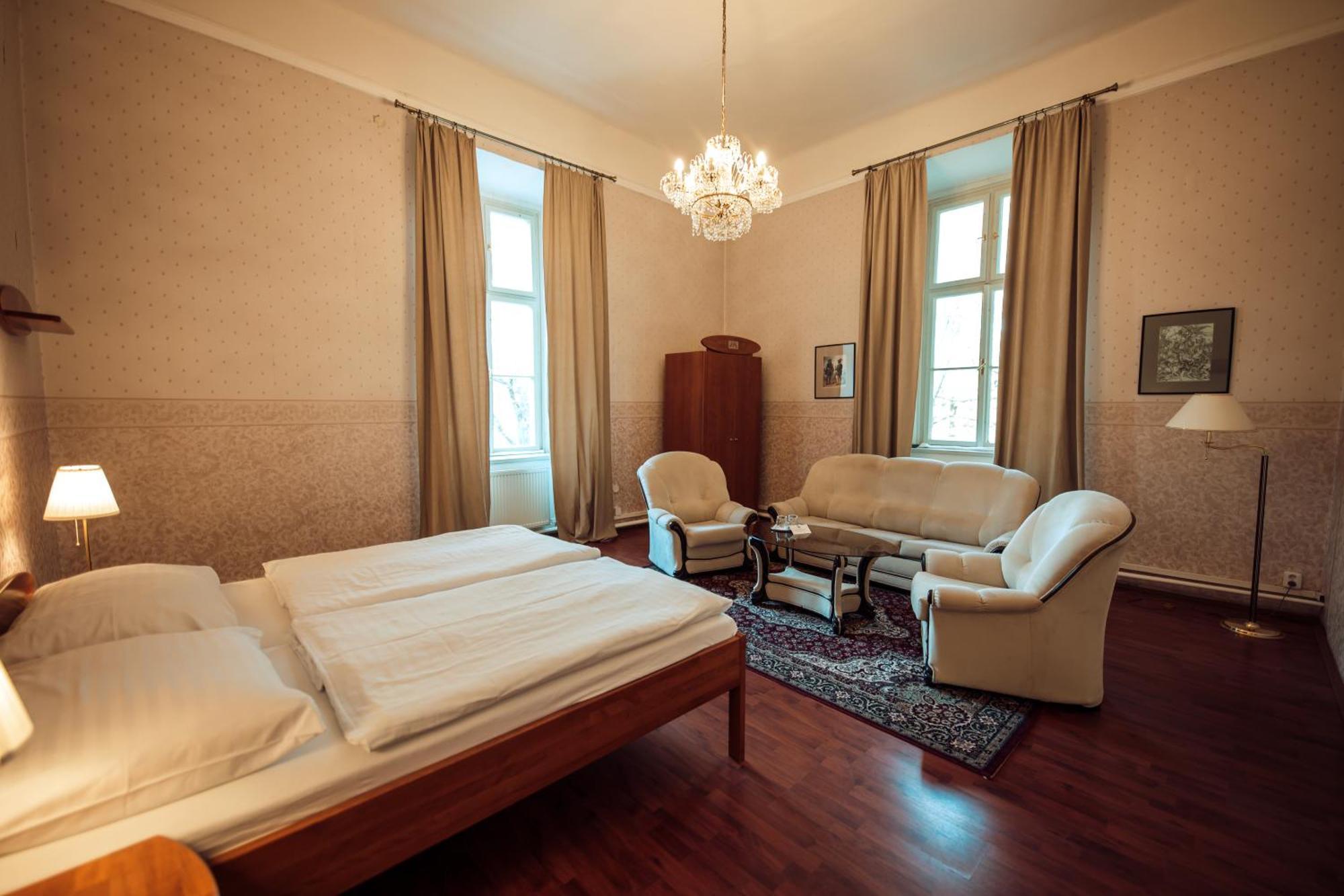 Hotel Kastiel Mojmírovce Esterno foto