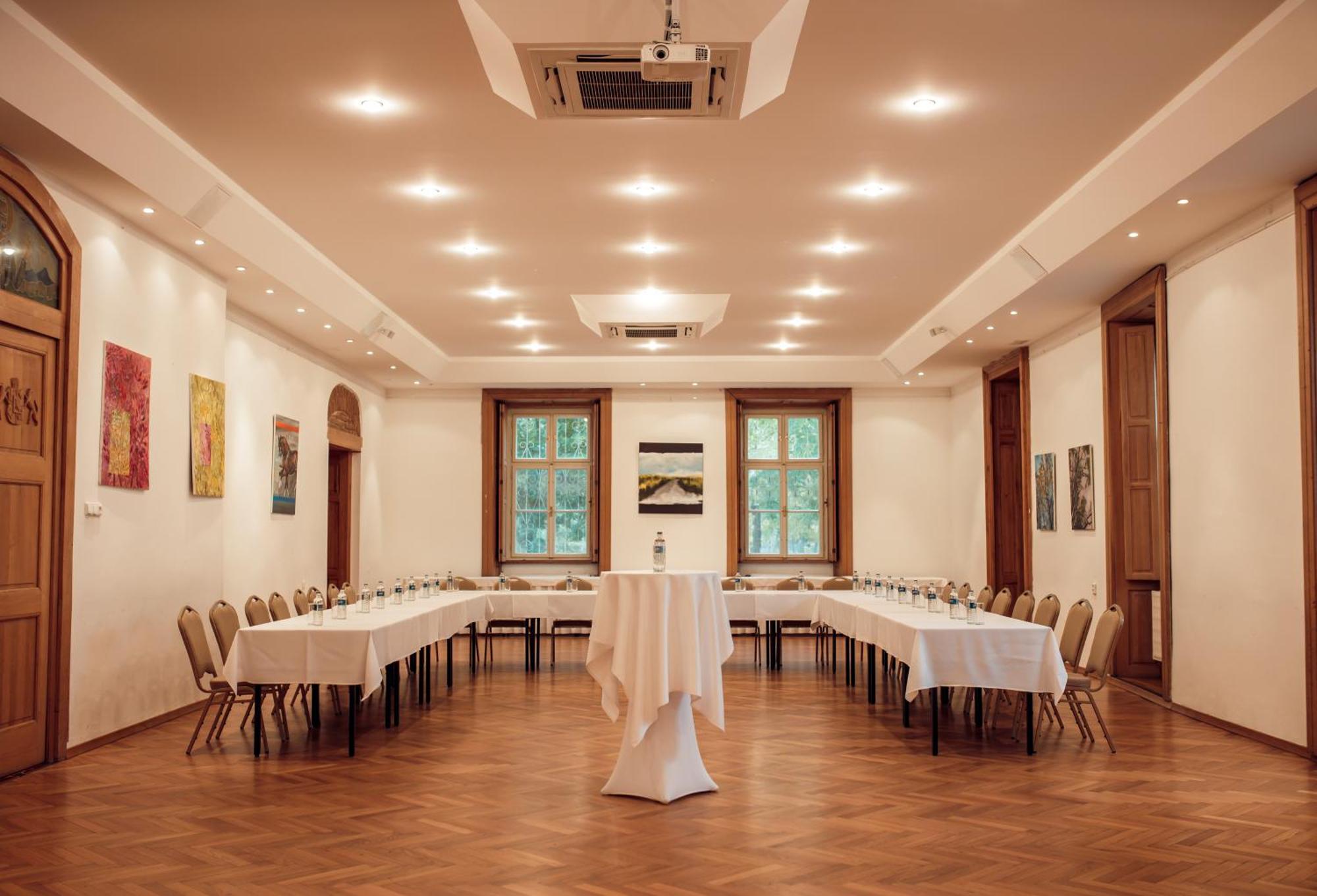 Hotel Kastiel Mojmírovce Esterno foto