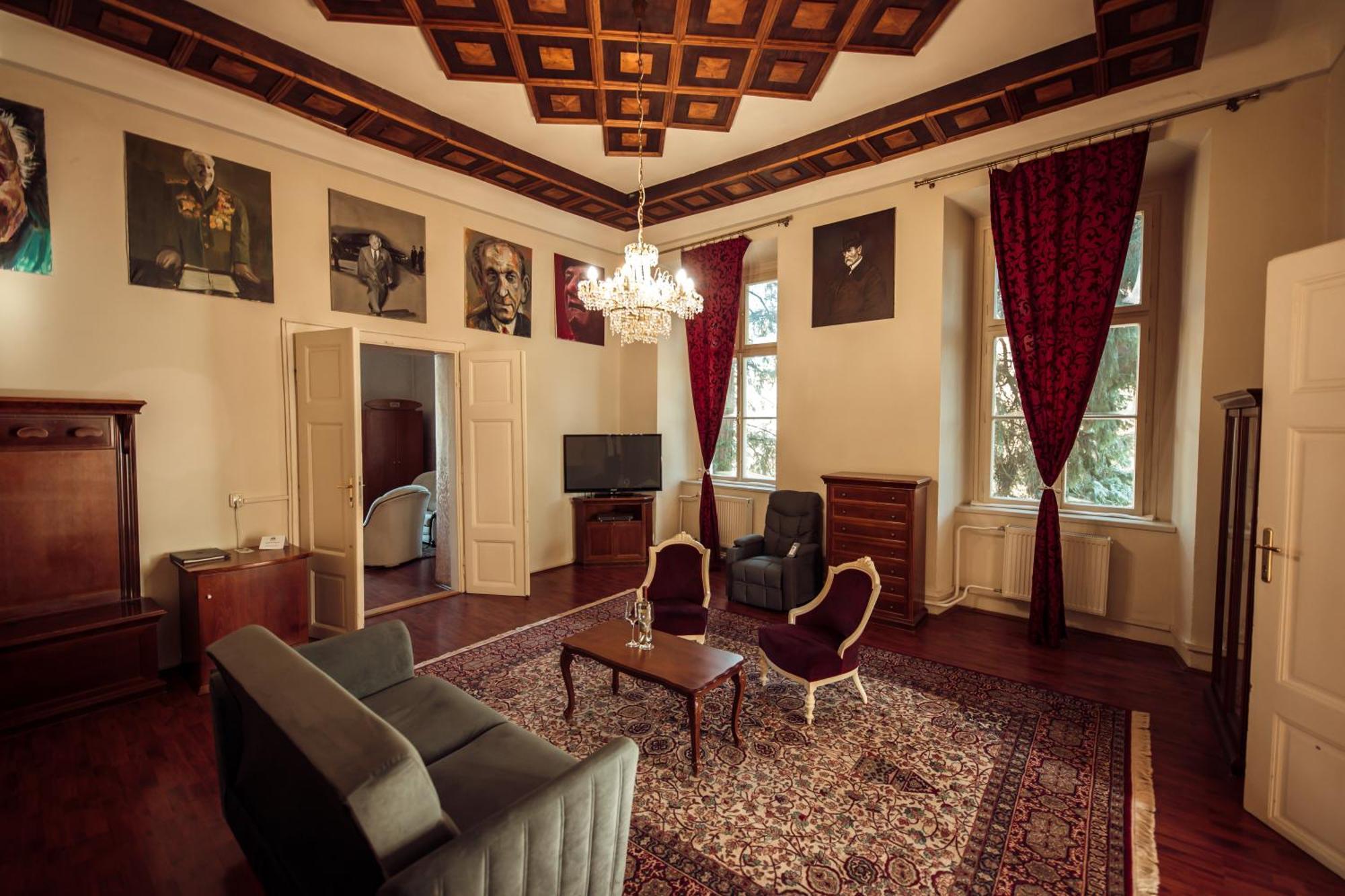 Hotel Kastiel Mojmírovce Esterno foto