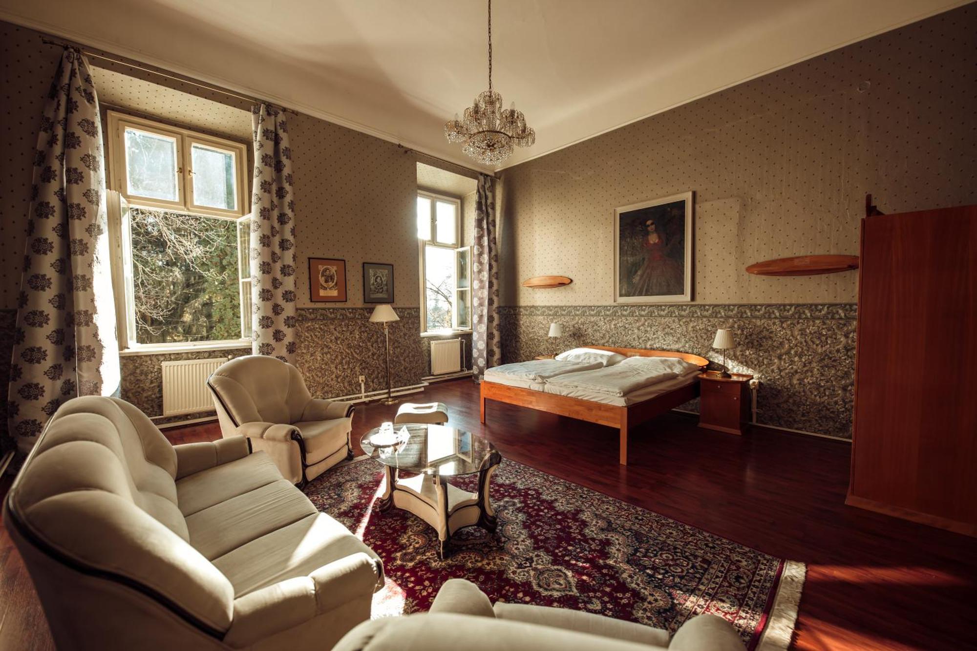 Hotel Kastiel Mojmírovce Esterno foto
