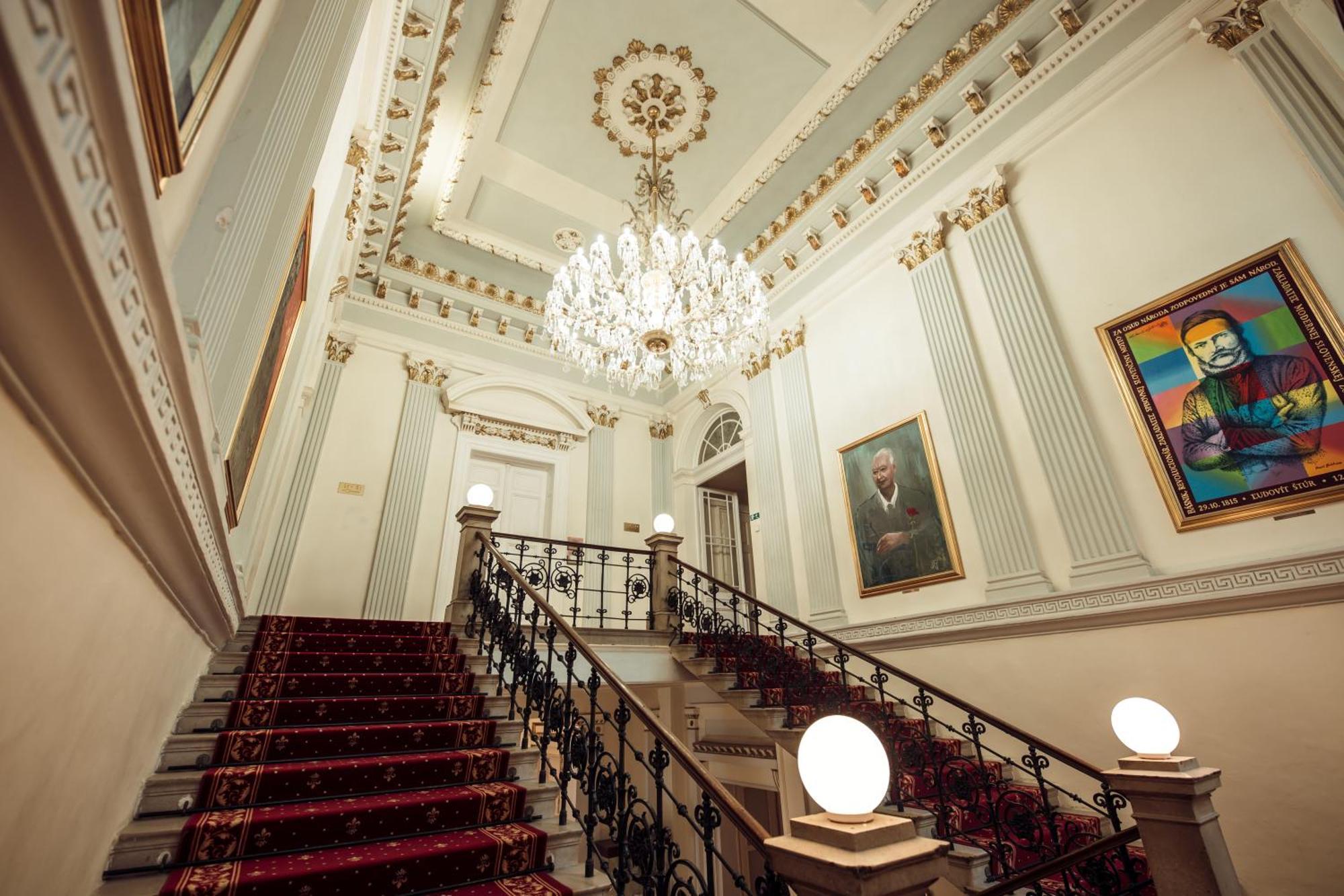 Hotel Kastiel Mojmírovce Esterno foto