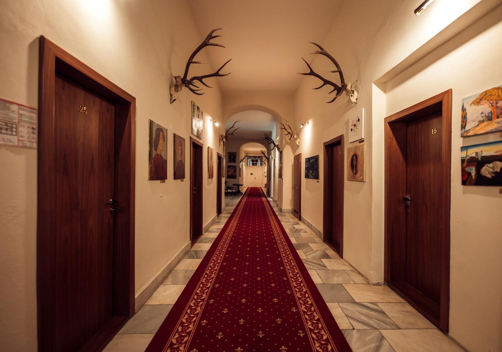 Hotel Kastiel Mojmírovce Esterno foto