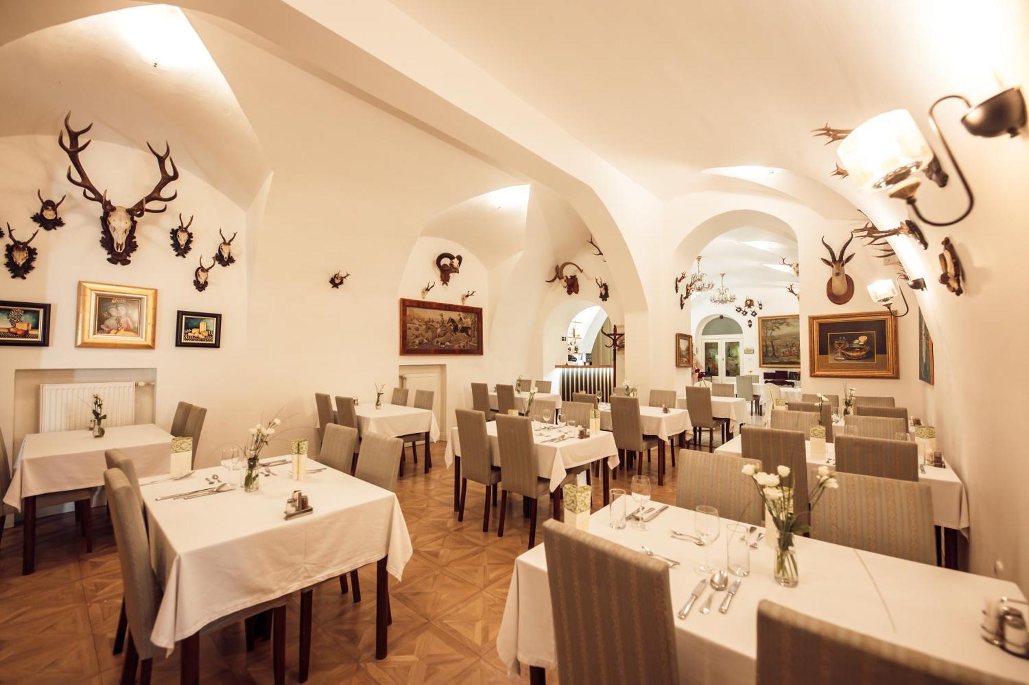 Hotel Kastiel Mojmírovce Esterno foto