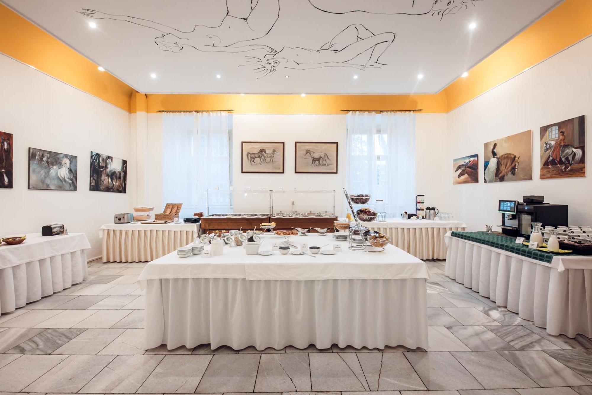Hotel Kastiel Mojmírovce Esterno foto