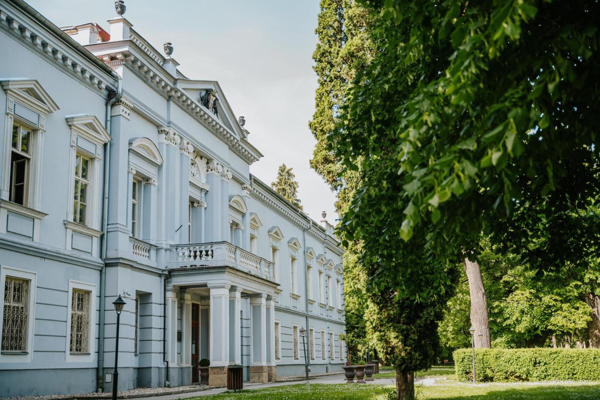 Hotel Kastiel Mojmírovce Esterno foto