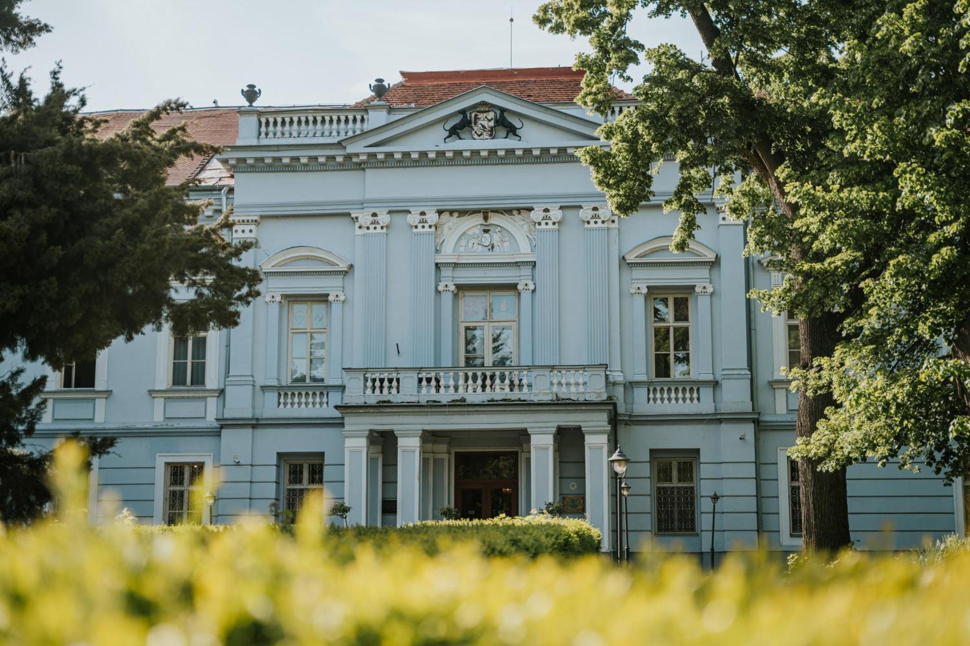 Hotel Kastiel Mojmírovce Esterno foto