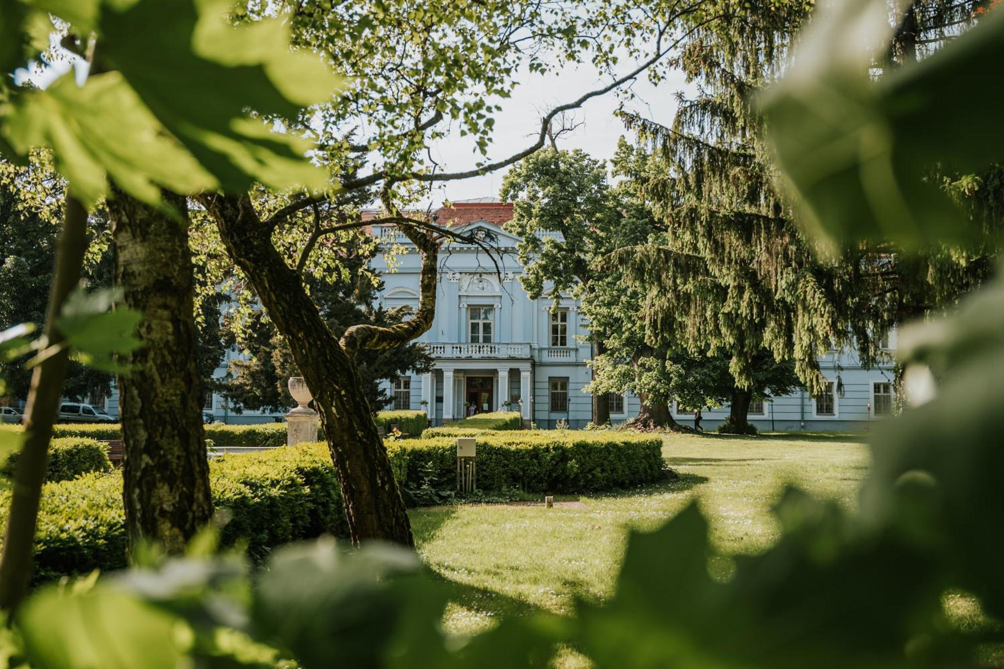Hotel Kastiel Mojmírovce Esterno foto